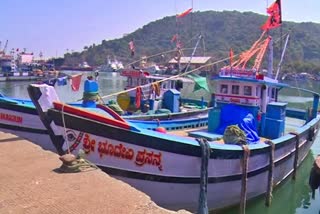 FISH FAMINE IN THE SEA DUE TO UNSCIENTIFIC FISHING IN KARWAR