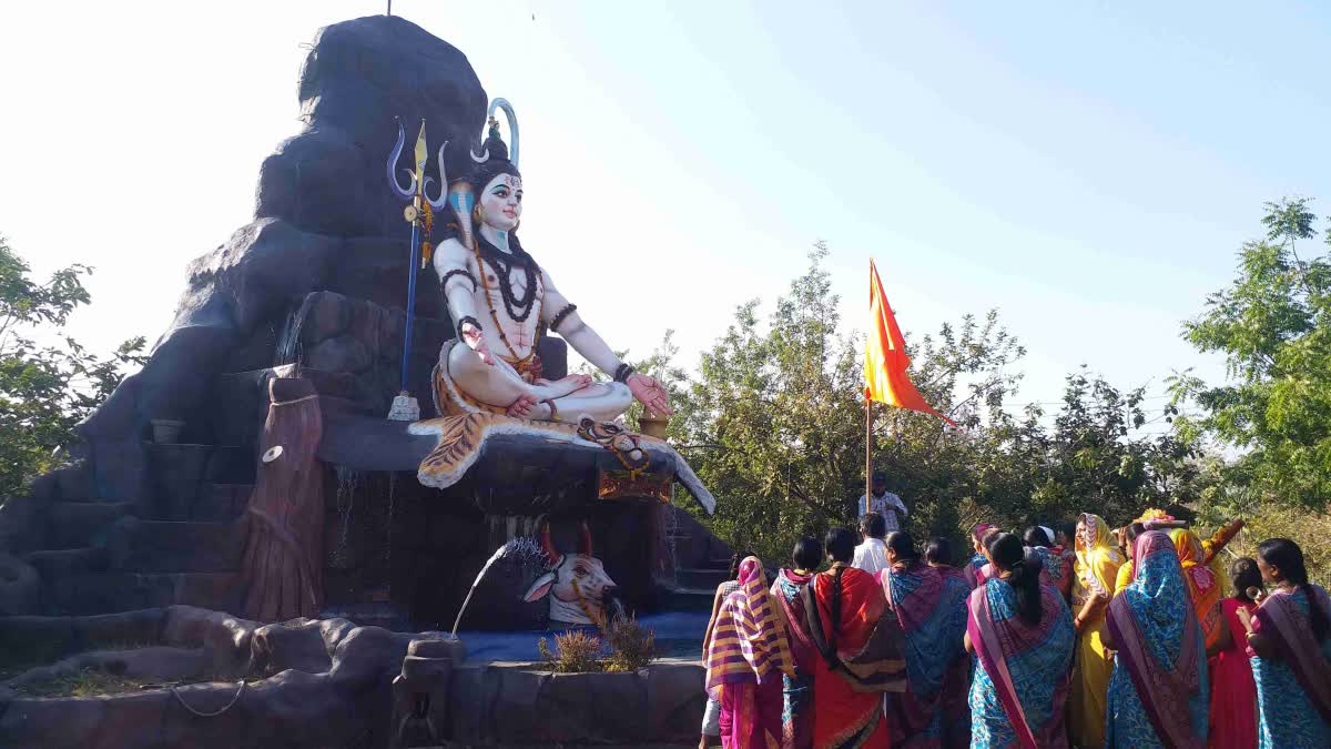 ऐकावं ते नवलच! अमरावतीतील 'या' गावात चक्क स्मशानभूमीत साजरा केला महाशिवरात्रोत्सव, तीन वर्षांपासून सुरु आहे परंपरा