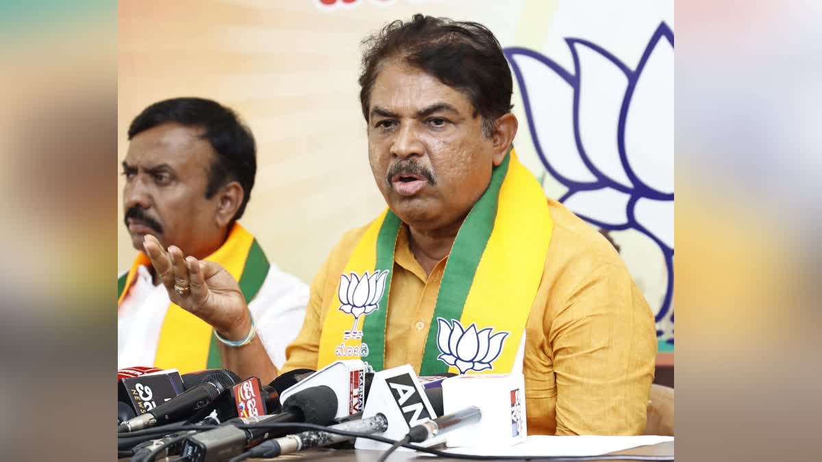 Etv Bharatopposition-leader-r-ashok-slams-congress-government