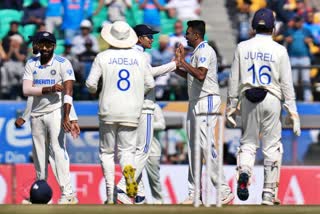 IND vs ENG 5th Test Day 3: अश्विनच्या फिरकीत अडकले इंग्रज; लंच ब्रेकपर्यंत अर्धा संघ तंबूत