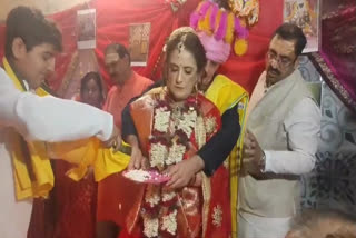 A video of a foreign couple getting married in Uttar Pradesh’s Kashi on Mahashivratri has come to the surface. The Italian couple tied the knot as per Hindu tradition on Friday.