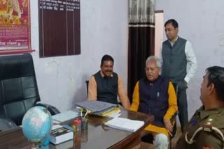 MP Laxmikant Bajpai in Civil Line police station