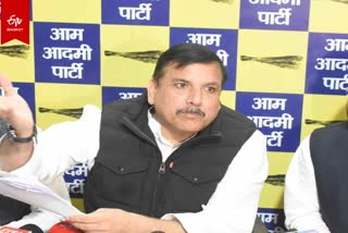 आप नेता संजय सिंह ने यूपी सरकार को घेरा.