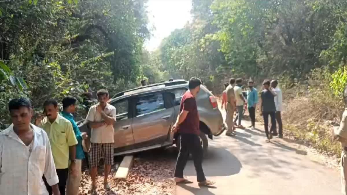 five injured in car accident in sirsi