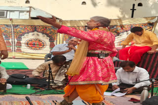 A scene from Gopichand Bhartrihari Tamasha organized in Amer, Jaipur.