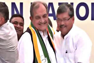 Former Union Minister Birender Singh along with his ex-MLA wife Prem Lata joined the Congress in Delhi on Tuesday. Singh and his wife resigned from the BJP on April 8.