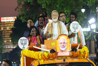 Tamil Nadu: PM Modi Takes Out Roadshow in Chennai