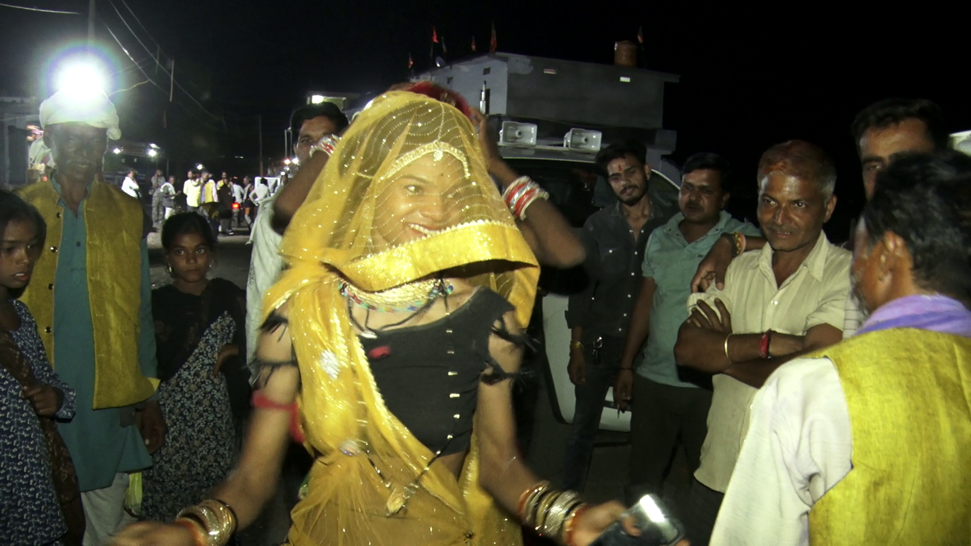 MALE DANCER IN FEMALE LOOK DHARMENDRA