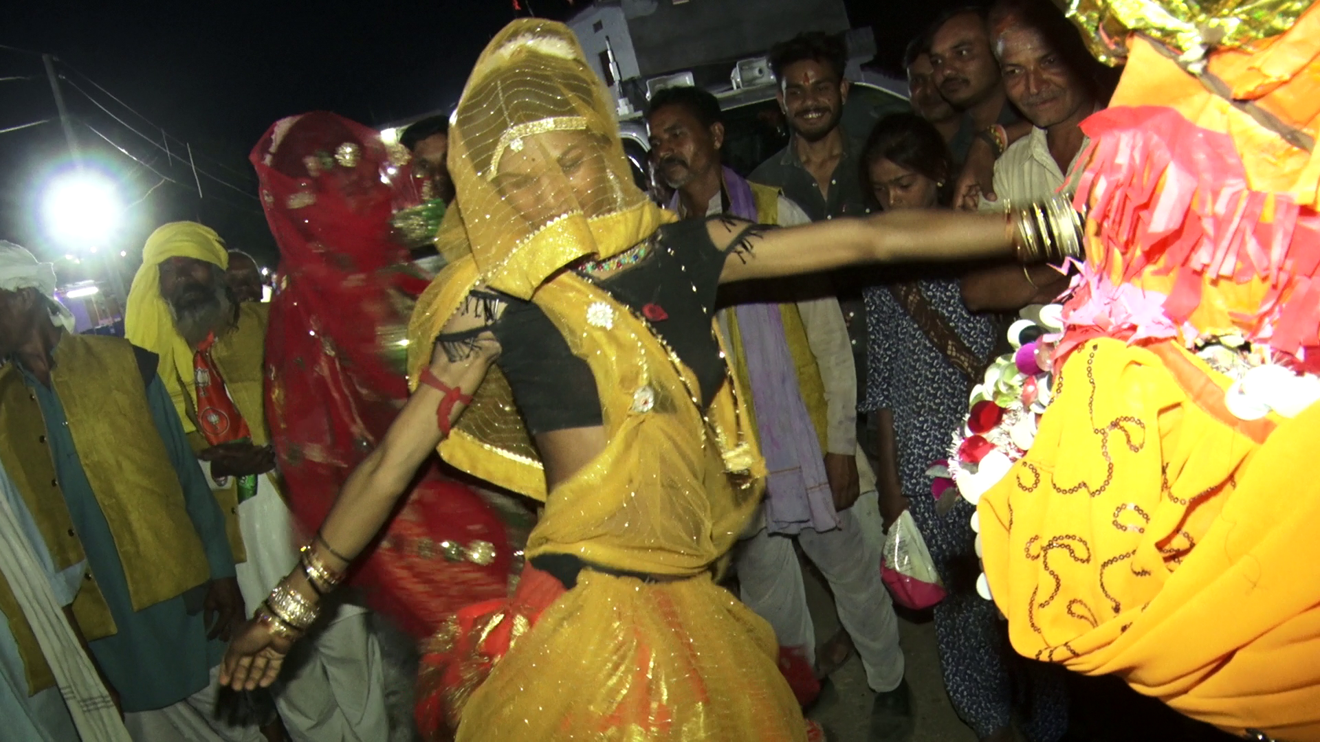 MALE DANCER IN FEMALE LOOK DHARMENDRA