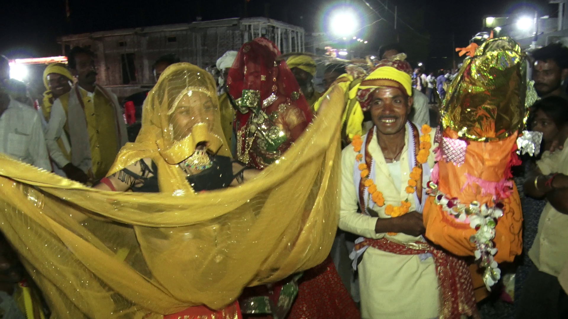 MALE DANCER IN FEMALE LOOK DHARMENDRA