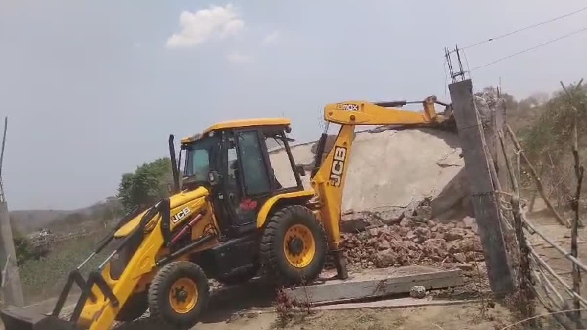 Dindori Bulldozer Action On PM Awas