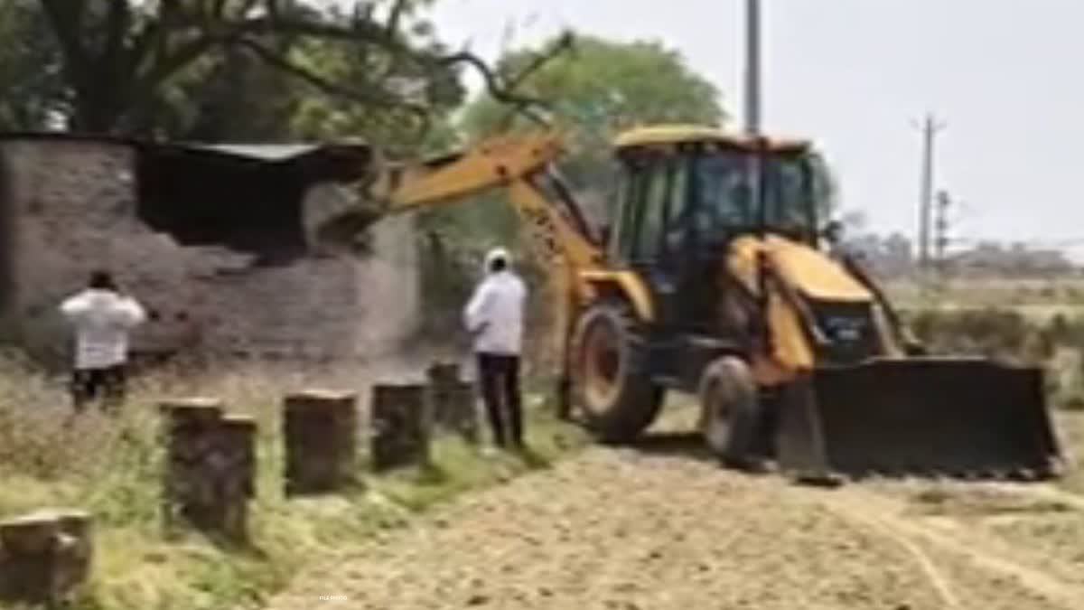 ट्रिपल मर्डर केस में बड़ा एक्शन