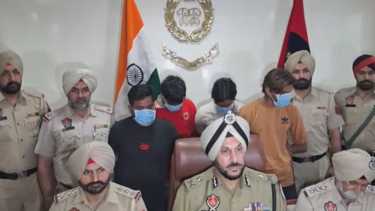 Amritsar Police arrests eight people including a central official with 4.4 kg heroin