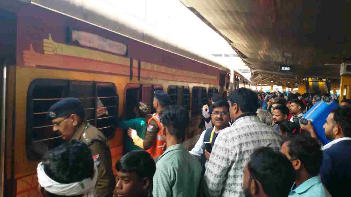 MOBILE LOST IN TRAIN