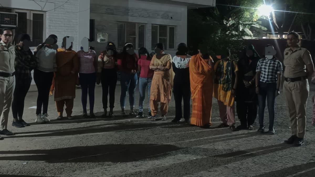 gurugram police detained women