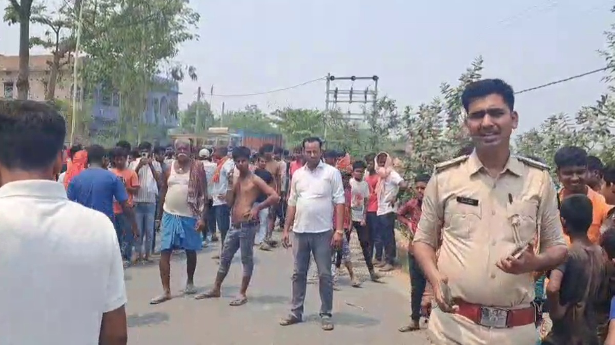 STONE PELTING ON POLICE IN CHAPRA
