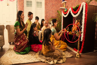 Do not keep matchsticks in the puja room even by mistake, otherwise family disputes will increase and poverty will come