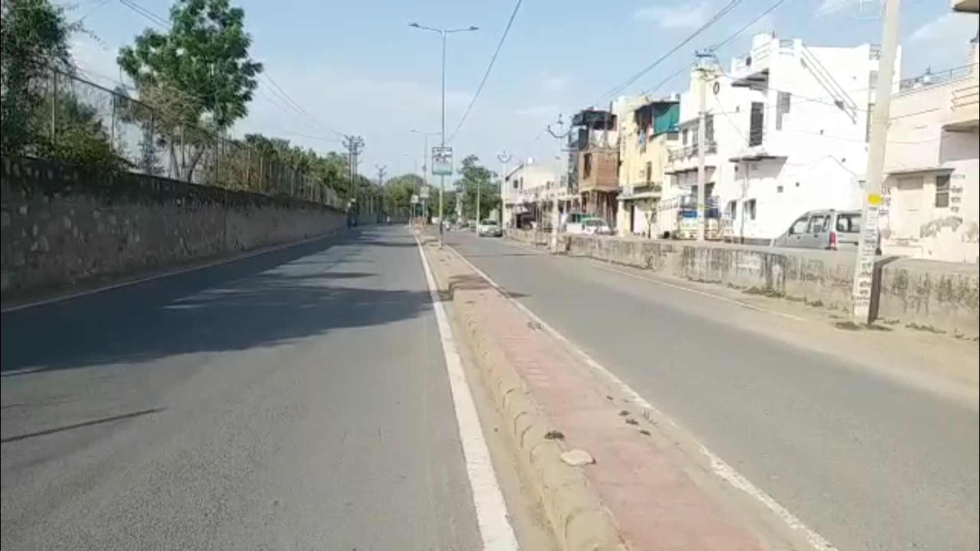 अजमेर में दोपहर के समय सड़कें सुनसान
