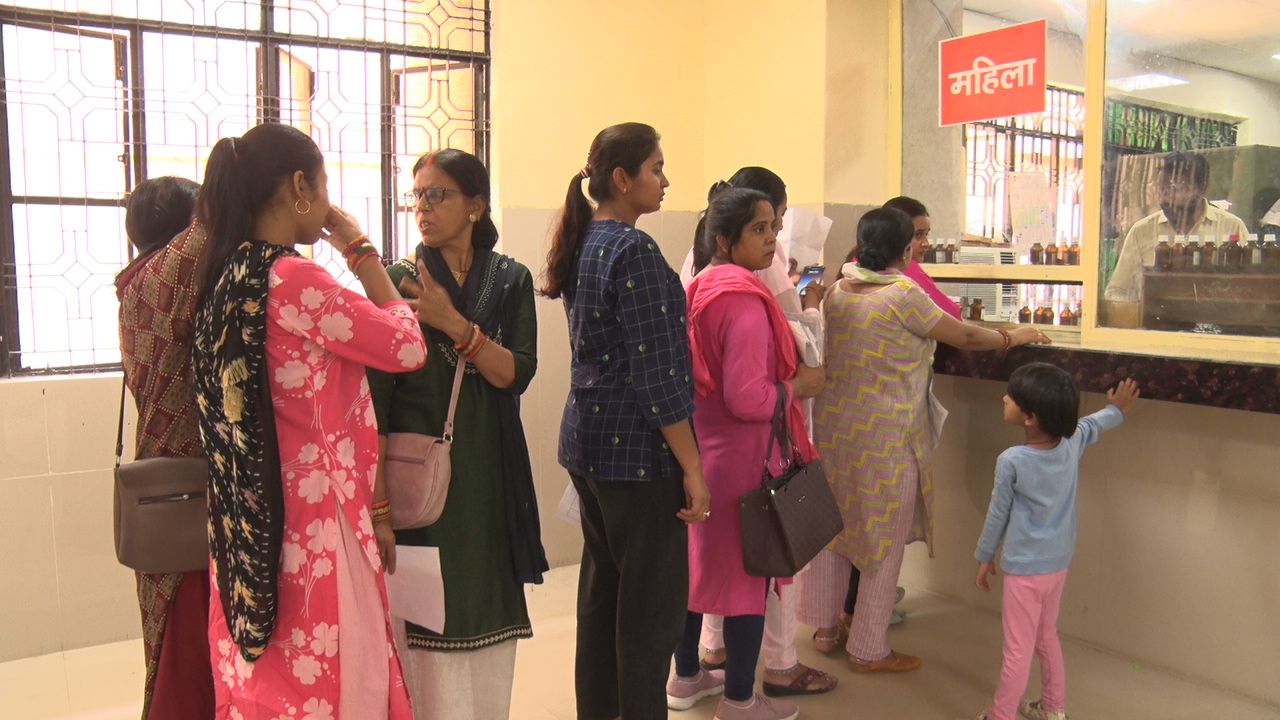 राजकीय होम्योपैथिक मेडिकल कॉलेज में मरीजों की संख्या बढ़ी है.