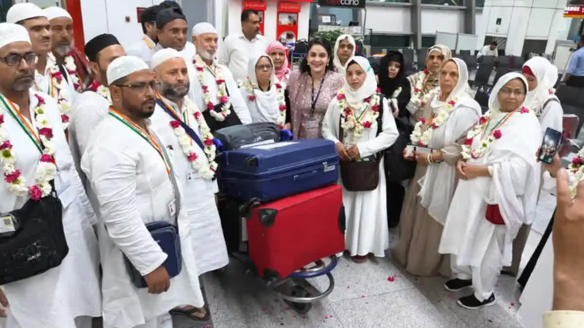 First batch of Haj pilgrims leaves from Delhi for Madina, 285 pilgrims included