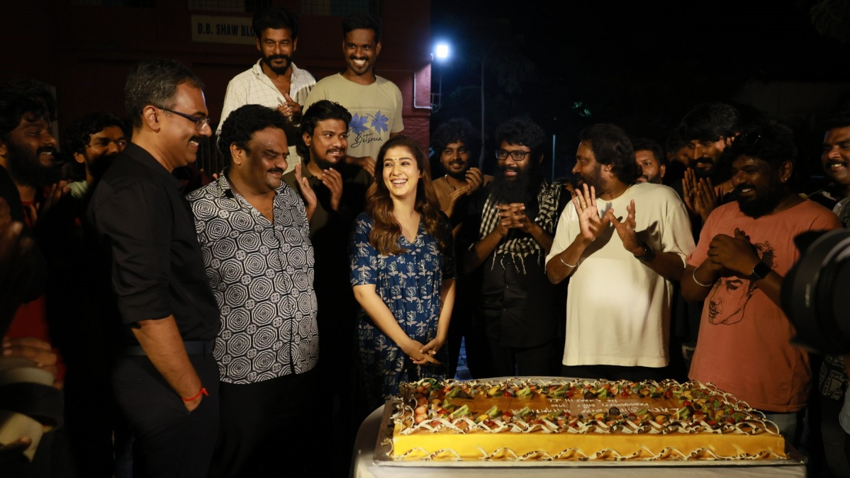 Nayanthara Wraps up Mannangatti: Since 1960 Shoot with Cake Cutting Celebrations - PICS Inside