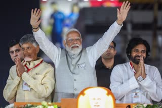 PM Modi, Chandrababu Naidu, Pawan Kalyan hold road show in Vijayawada