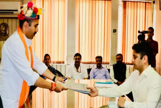 Congress leader Vikramaditya Singh filed his nomination papers from the Mandi Lok Sabha seat on Thursday