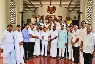 جے ڈی ایس رہنماؤں کی کرناٹک حکومت کے خلاف گورنر سے کی شکایت