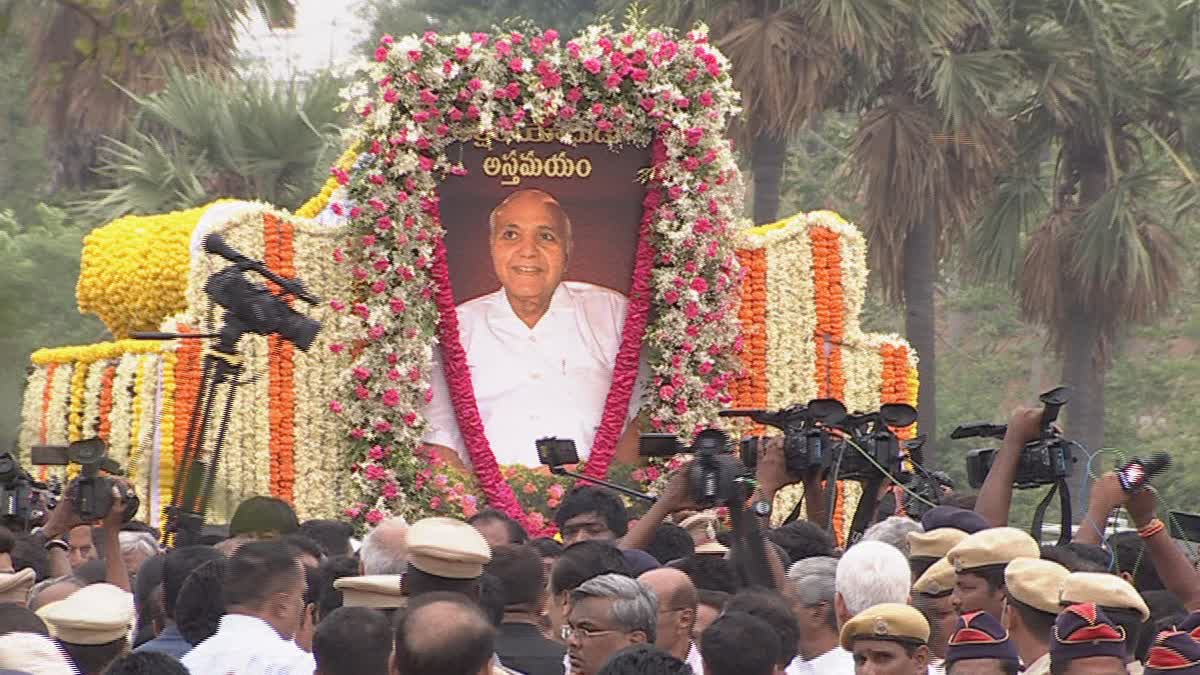 RAMOJI RAO FUNERAL  RAMOJI RAO PASSES AWAY  റാമോജി റാവു  റാമോജി റാവുവിന് സ്‌മൃതി വനത്തിൽ അന്ത്യവിശ്രമം