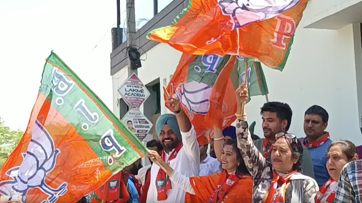 In celebration of Narendra Modi becoming the Prime Minister for the third time, BJP workers celebrated by distributing ladoo in Sangrur.