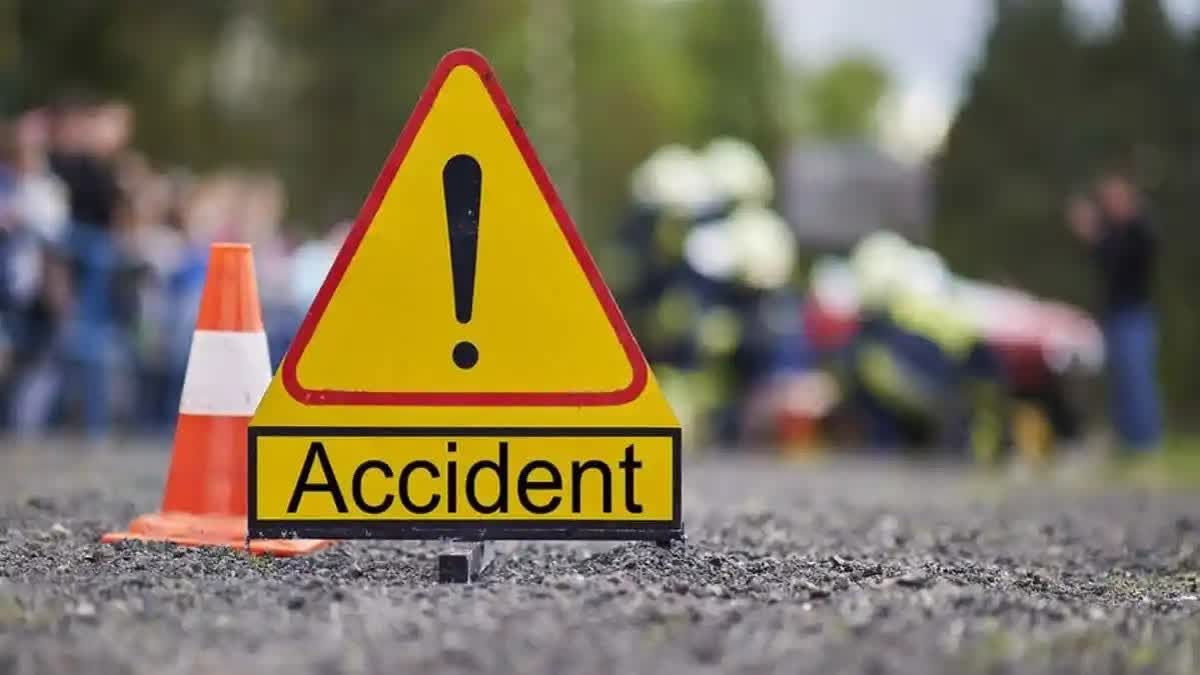 ROAD ACCIDENT IN UTTAR PRADESH AMETHI  AMETHI ROAD ACCIDENT  FIVE DIED IN AMETHI ROAD ACCIDENT  അമേഠിയിൽ വാഹനാപകടം