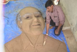 Artist Tribute to Ramoji Rao With Saikata Sculpture