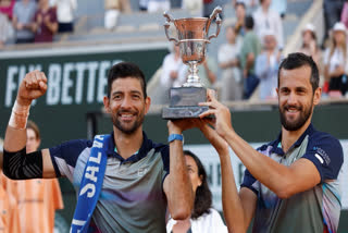 Marcelo Arevalo of El Salvador and his partner Mate Pavic from Croatia won the French Open men's doubles title on Saturday by defeating the Italian pair of Simone Bolelli and Andrea Vavassori with a score of 7-5, 6-3 in the final.