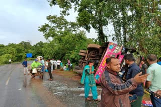 bus-overturned