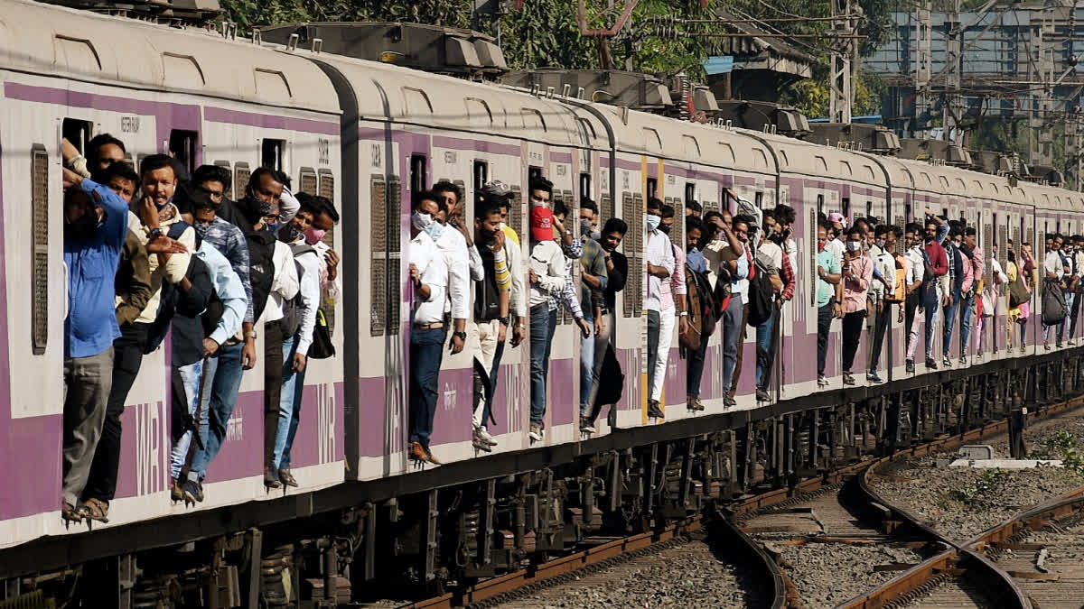 Mumbai Train Accident 5 Dead After Several Passengers Fall On Track