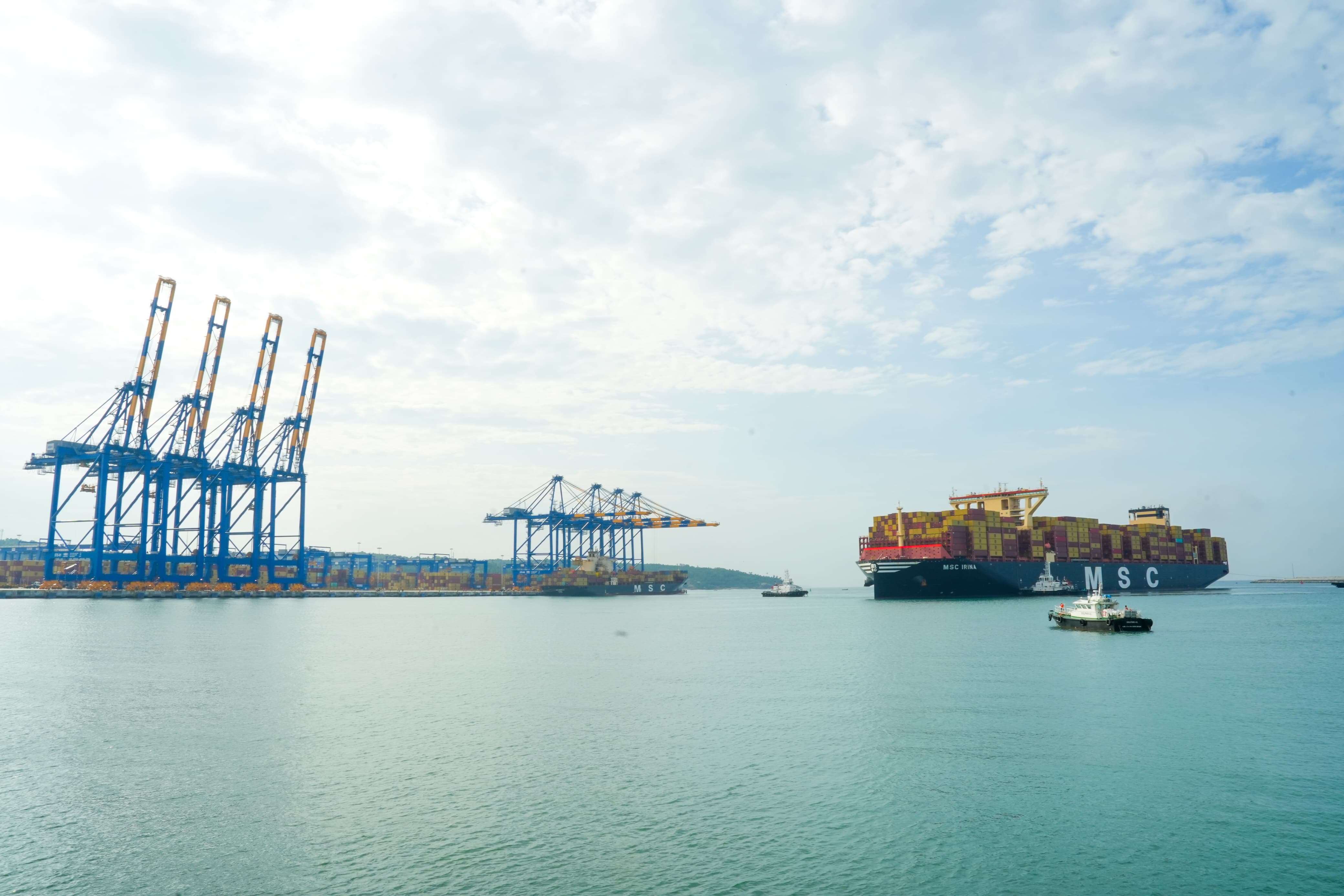 WORLDS LARGEST CARGO SHIP