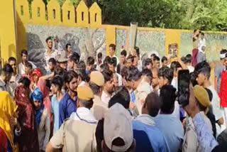 Villagers angry over the death of Sevadaar staged a protest