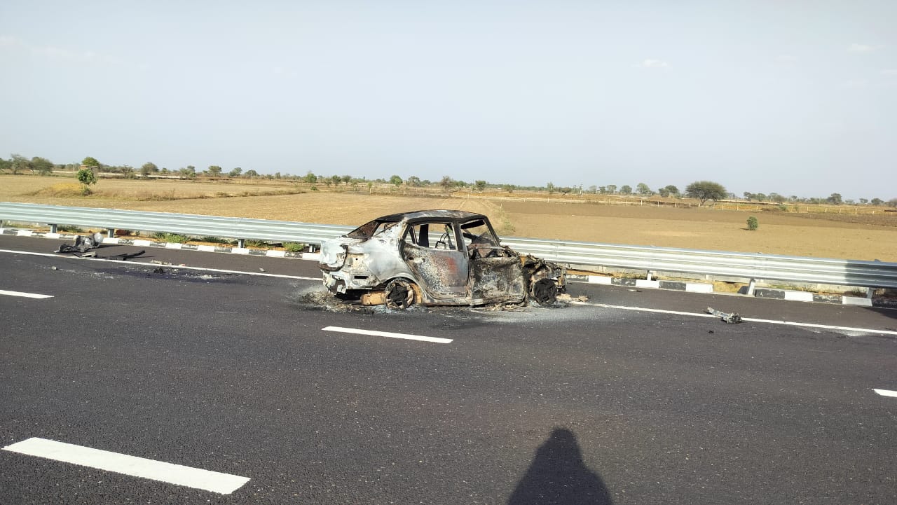 सीएनजी टैंक फटने से लगी आग