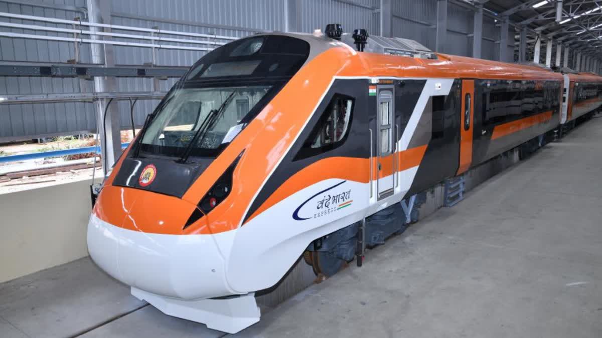 new vande bharat express will be saffron in colour  new vande bharat express  vande bharat express new colour  vande bharat express  vande bharat express saffron in colour  അശ്വിനി വൈഷ്‌ണവ്  ashwini vaishnaw  railway minister Ashwini Vaishnaw  ICF  വന്ദേ ഭാരത്  വന്ദേ ഭാരത് നിറം മാറ്റി  കാവി നിറം വന്ദേ ഭാരത്  വന്ദേ ഭാരത് കാവി  കാവി  വന്ദേ ഭാരതിന് പുതിയ നിറം  പുതിയ നിറത്തിൽ വന്ദേ ഭാരത്