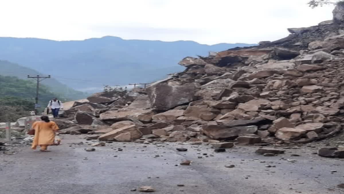 Himachal pradesh Flash flood, landslide hit Lahaul & Spiti college students rescued Beas in spate