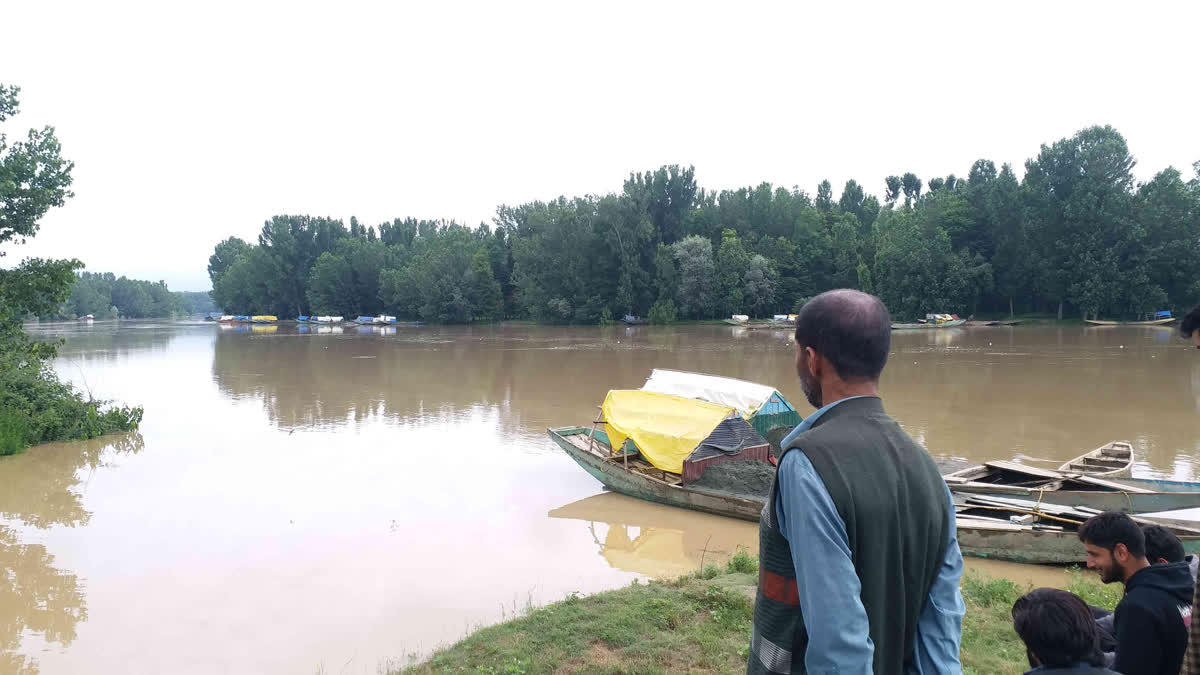 دریائے جہلم میں پانی کی سطح میں تیزی سے اضافہ، سیلاب کا خدشہ