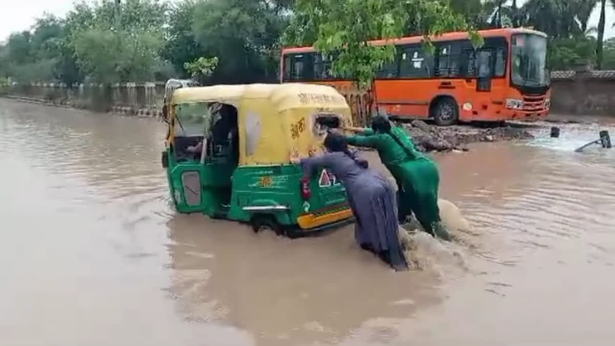 बरसात ने खोली प्रशासन की पोल