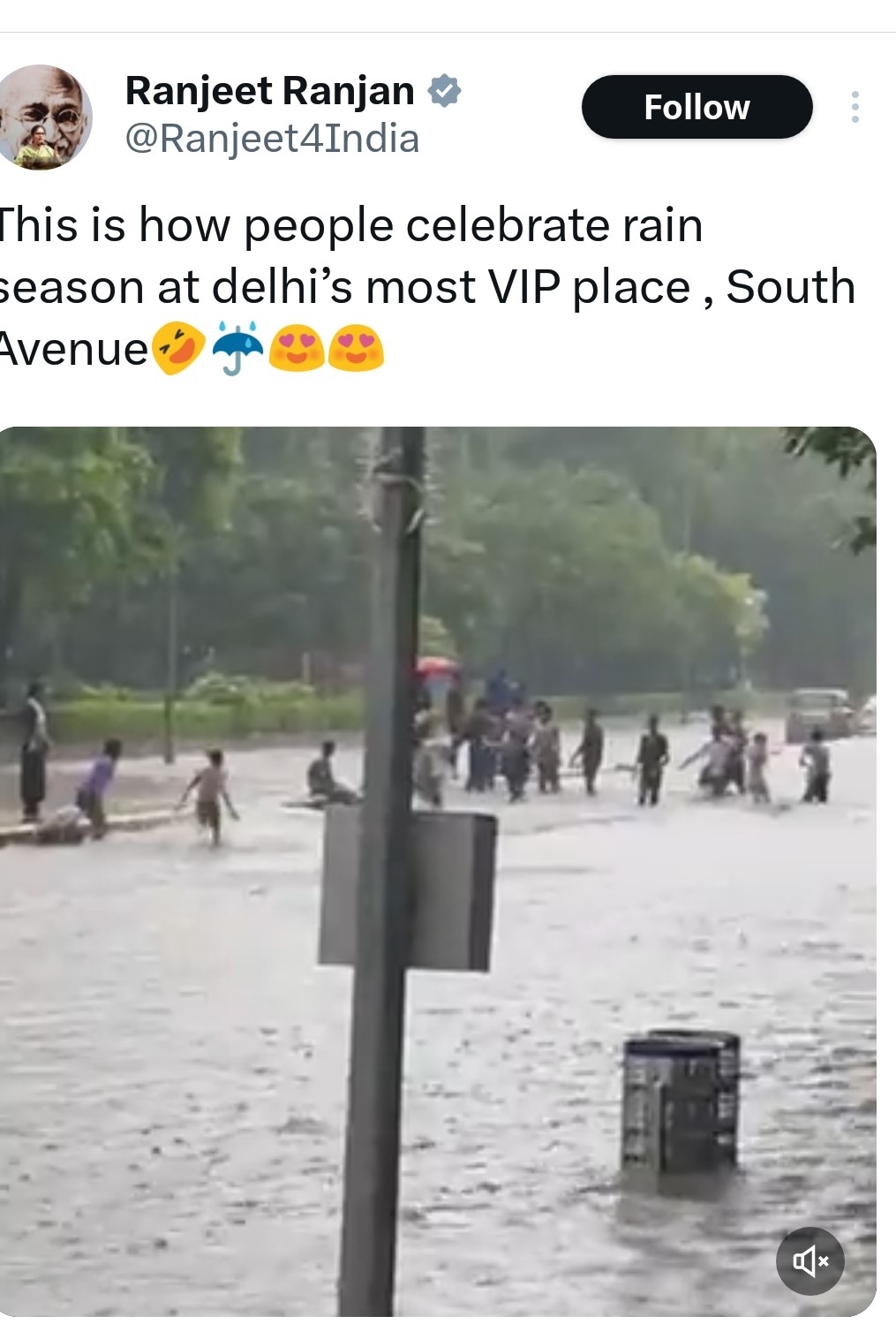 भारी बारिश के बाद दिल्ली में चारों तरफ पानी ही पानी