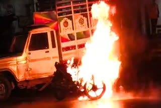 bike caught fire in raoji bazar indore