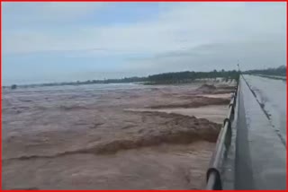 Water level rises in Ujh River