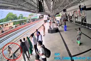 RPF cop rescue old man stuck on railway track