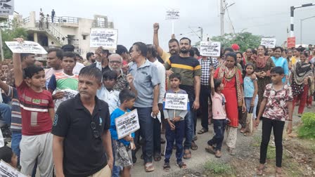 residents-of-the-society-protested-for-the-under-bridge-near-phatak-in-patan