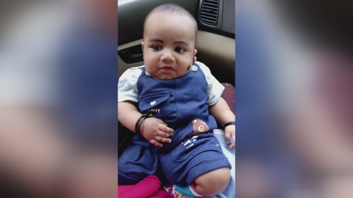 INFANT DIED AFTER FALLING ON ROAD  INFANT DIED IN ALAPPUZHA  റോഡിൽ വീണ കുഞ്ഞ് മരിച്ചു  ആലപ്പുഴയിൽ റോഡിൽ വീണ കുഞ്ഞ് മരിച്ചു