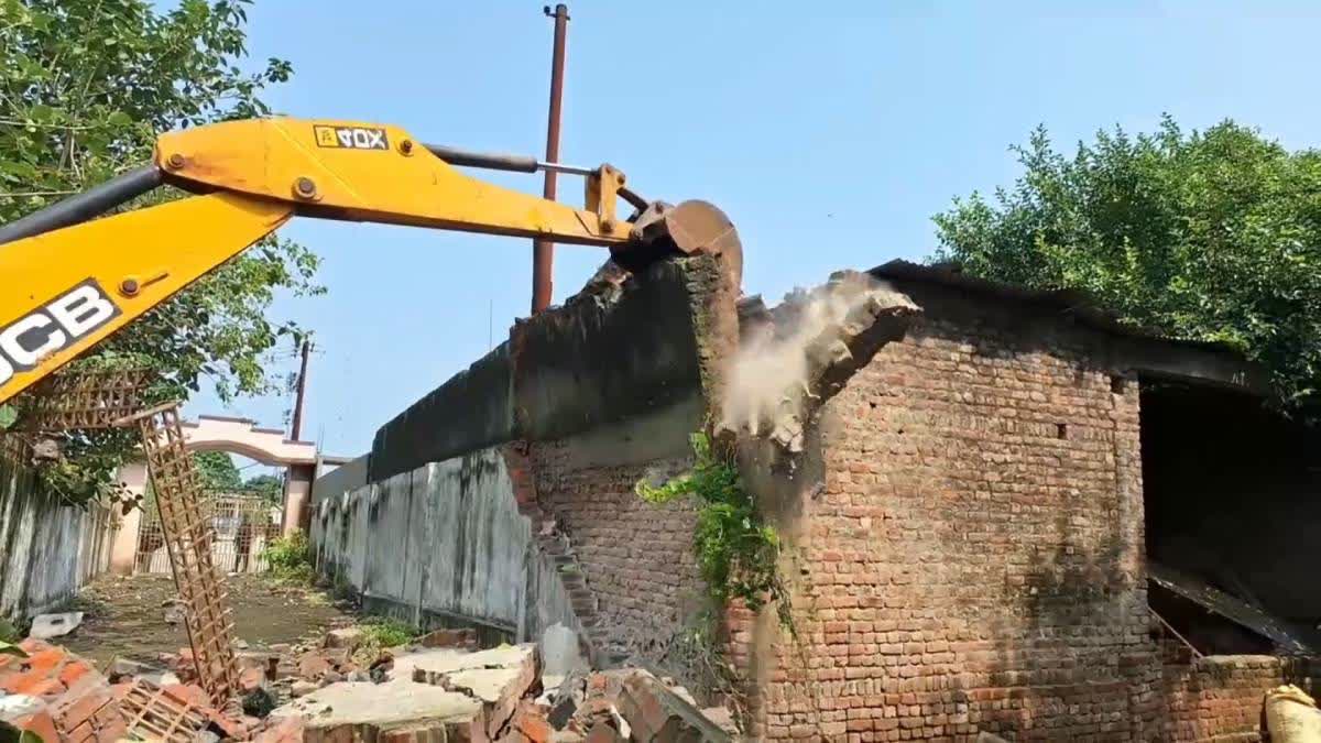 Uttar Pradesh: Bulldozer Action Against Azam Khan's Humsafar Resort