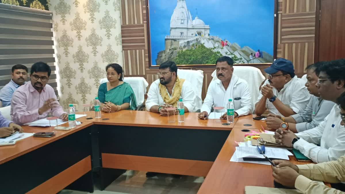 Minister Hafizul Hasan held review meeting of schemes in Giridih